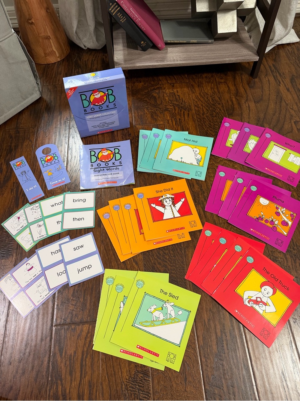 Scholastic Bob Books Sight Words Collection - Includes 20 Books, Flash Cards